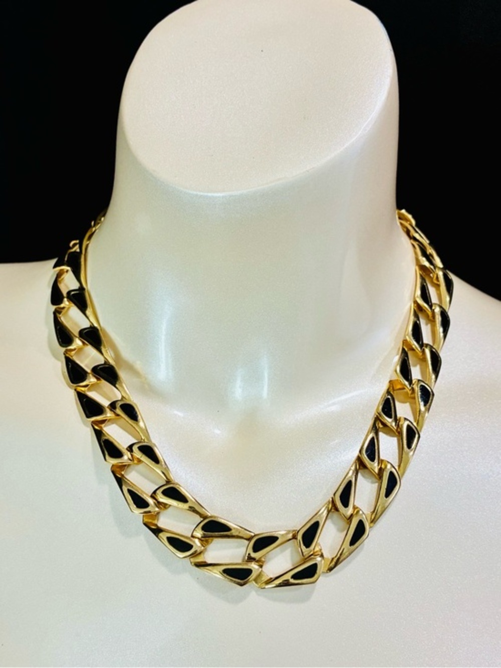 VTG Gold-tone Link Necklace with Black Inlay Lightweight Elevated Every Day Chic